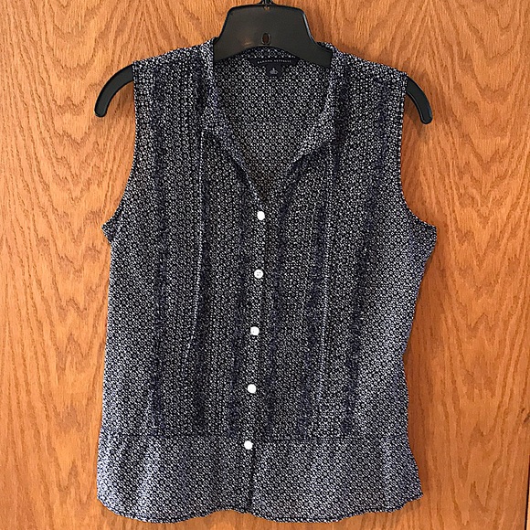 Banana Republic Tops - Women’s Banana Republic Sleeveless top/Blouse Sz S